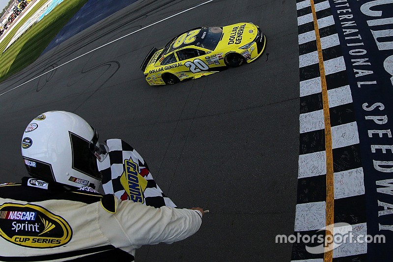 Matt Kenseth, Joe Gibbs Racing Toyota taglia per primo il traguardo