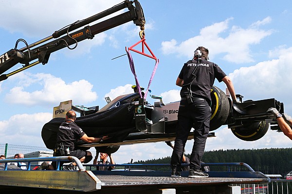 Rosberg fue "afortunado" por evitar un gran accidente