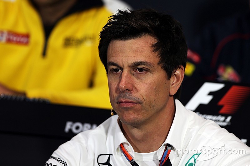 Toto Wolff, Mercedes AMG F1 Accionista y Director Ejecutivo de la Conferencia de prensa de la FIA