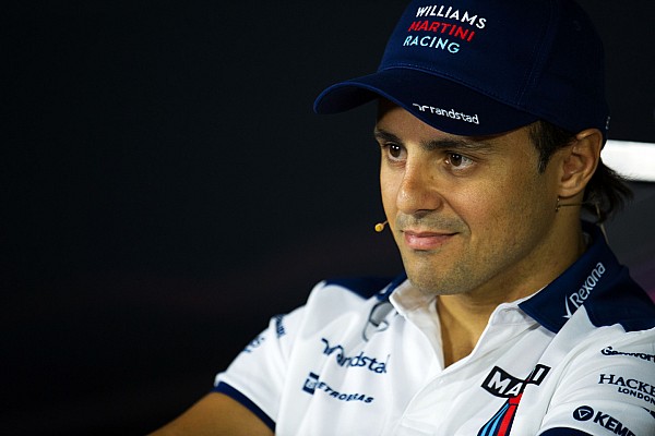 Felipe Masa presume viaje en el metro de Tokio