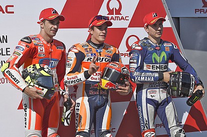 Marc Marquez domineert, Rossi mist de aansluiting