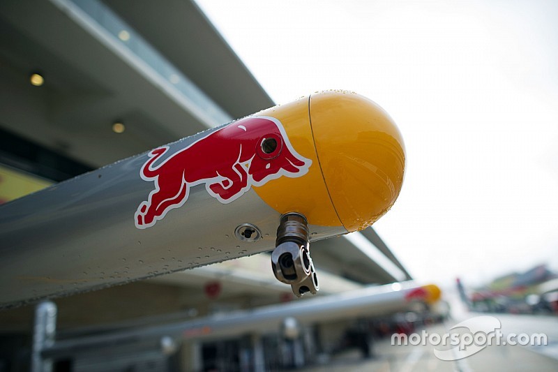 Red Bull Racing pitgereedschap en logo