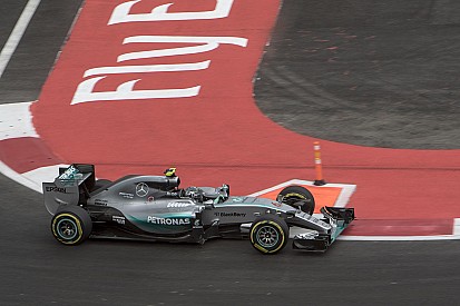 Nico Rosberg domina en la segunda práctica