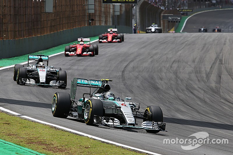Rosberg wint in Brazilië, punten voor Max