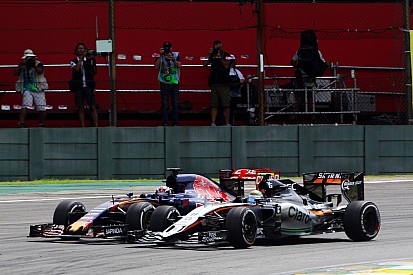 Verstappen neemt het op voor Hamilton