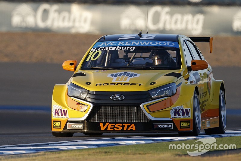 Lada krijgt er 10 kg bij in WTCC Qatar, Coronel niets