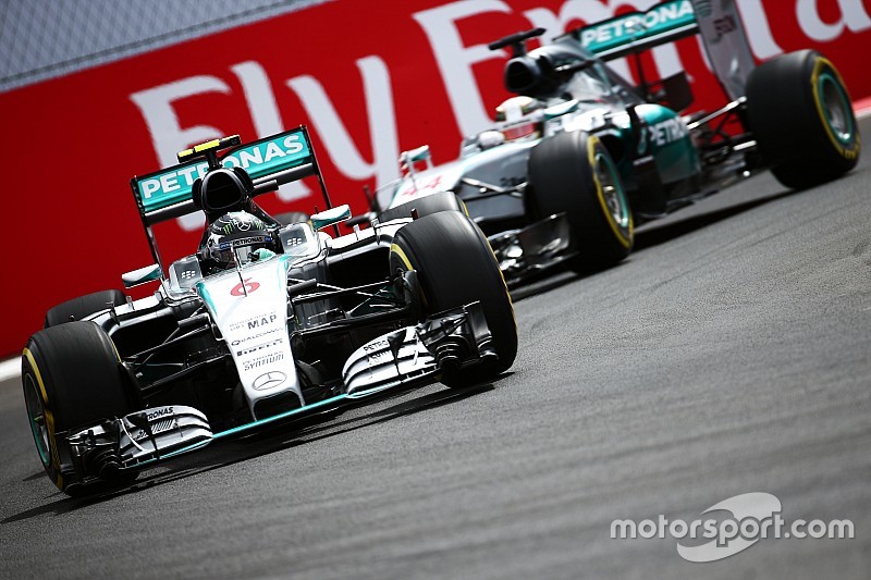 Bernie Ecclestone: Mercedes und Ferrari könnten die Formel 1 zerstören