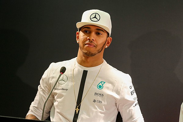 Hamilton diz que n&atilde;o desobedeceria Mercedes para vencer