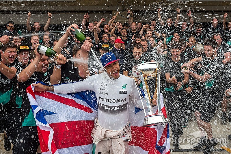 Race winner and World Champion Lewis Hamilton, Mercedes AMG F1 celebrates with the team