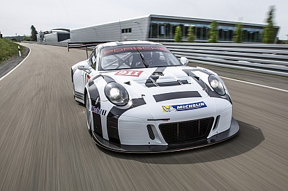 Team von Sportwagen-Weltmeister Timo Bernhard startet im GT-Masters
