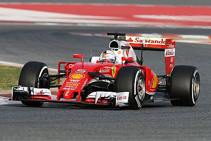 Vettel mantiene a Ferrari arriba
