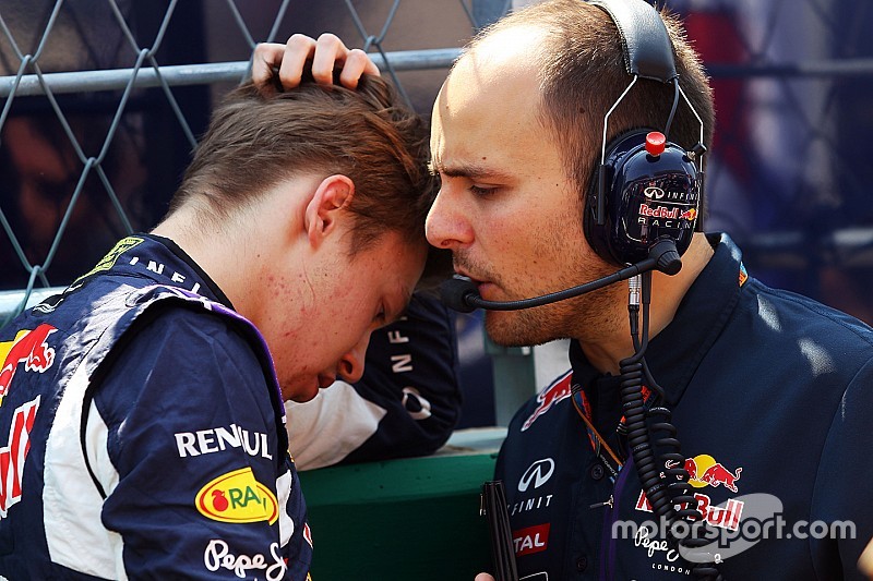 Daniil Kvyat, Red Bull Racing, mit Gianpiero Lambiase, Red Bull Racing, Renningenieur, in der Starta