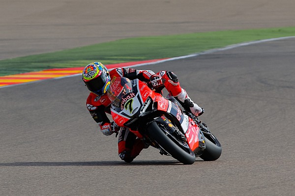 Davies capea el temporal para sellar la doble victoria en Aragón