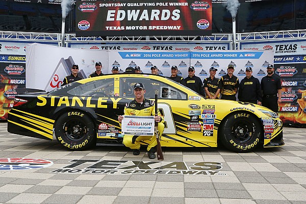 Carl Edwards logra su primera pole position de la temporada en NASCAR 