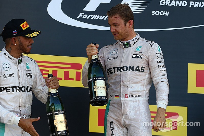 Podio: ganador de l a carrera Nico Rosberg, Mercedes AMG F1 Team, segundo lugar Lewis Hamilton, Merc