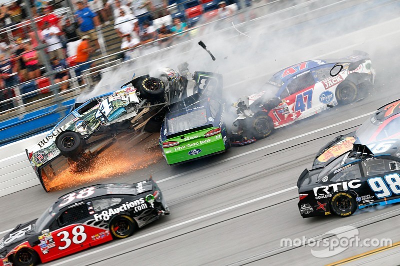 NASCAR in Talladega: Spektakuläre Videos vom irren „Demolition Derby“!