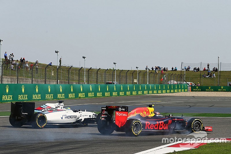 Daniil Kvyat, Red Bull Racing RB12 and Felipe Massa, Williams FW38  battle for position