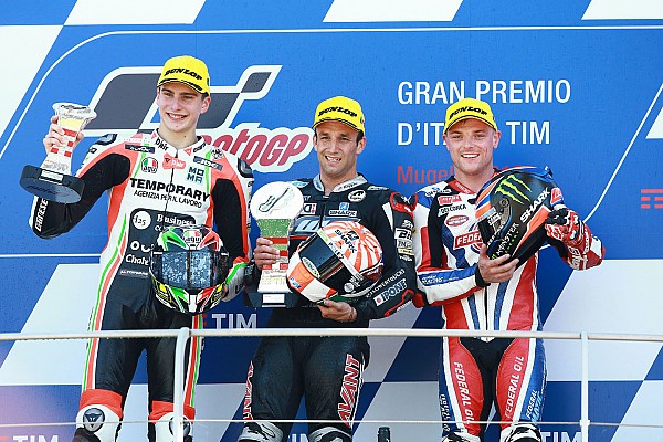 Zarco se lleva la victoria en una carrera caótica