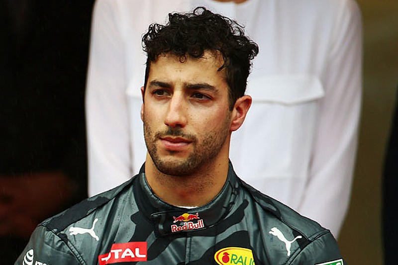 Podio: segundo lugar Daniel Ricciardo, Red Bull Racing