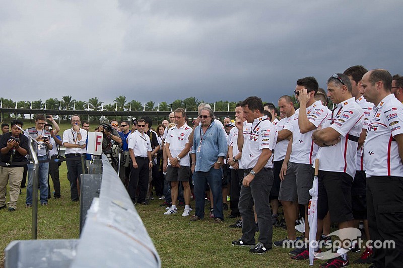 Tribute to Marco Simoncelli lead by Fausto Gresini of San Carlo Honda Gresini