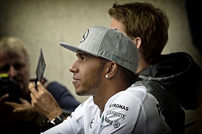Hamilton: Ha nem lesz meg a pole holnap, az sem baj