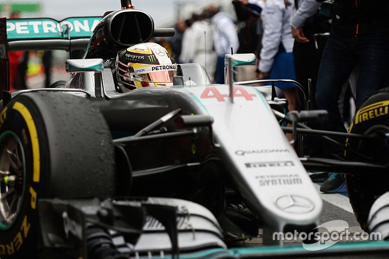 Race winner Lewis Hamilton, Mercedes AMG F1 W07 Hybrid enters parc ferme