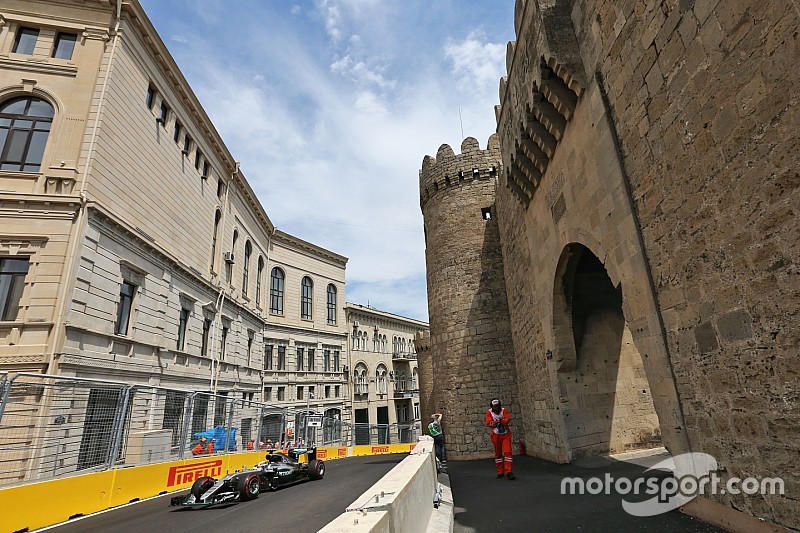 Lewis Hamilton, Mercedes AMG F1 W07 Hybrid