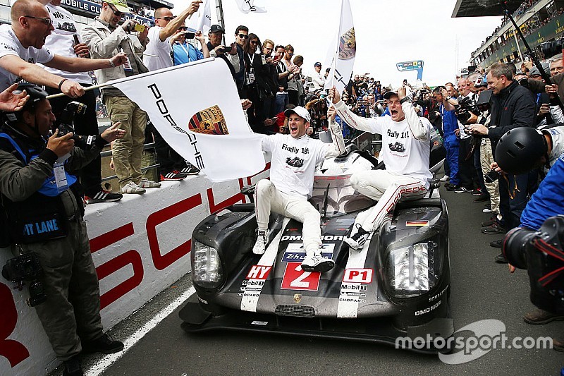 Race winners #2 Porsche Team Porsche 919 Hybrid: Romain Dumas, Neel Jani, Marc Lieb