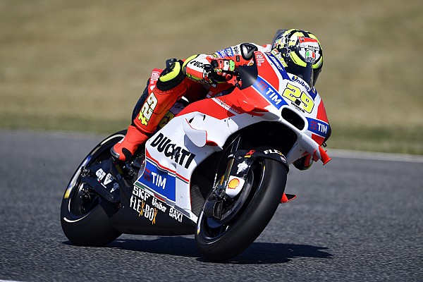 Los favoritos, con pies de plomo en el primer libre en Assen