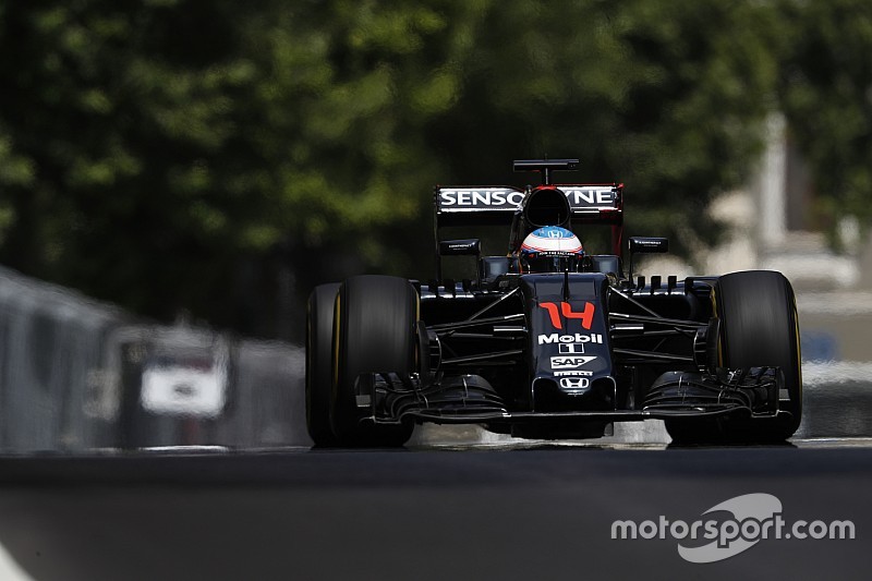 Boullier prijst Alonso: “Lijkt wel alsof hij een GPS in zijn hoofd heeft”