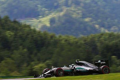 Formel 1 in Spielberg: Nico Rosberg auch im zweiten Training vorne, Dreher von Vettel