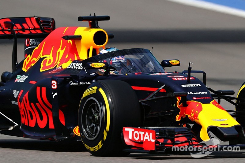 Daniel Ricciardo, Red Bull Racing RB12 con el aeroscreen