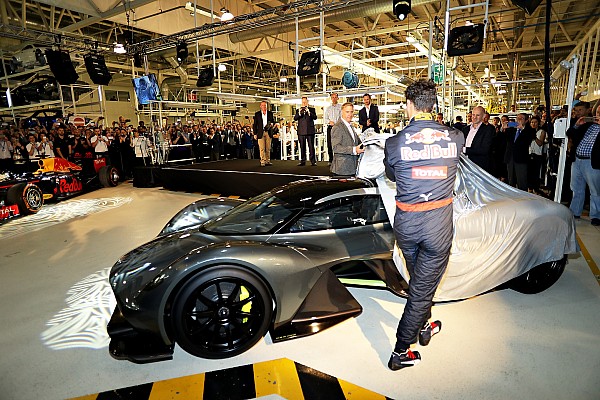 Ricciardo espera andar em AM-RB 001: "adoraria testar"