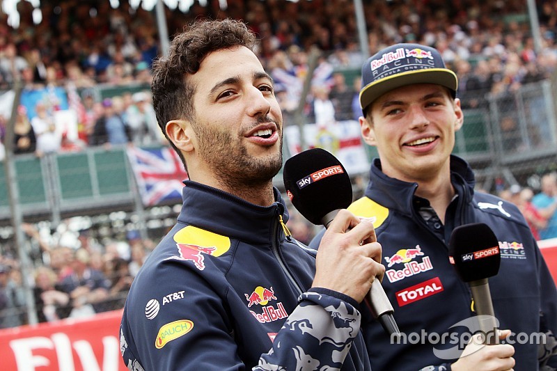 Daniel Ricciardo, Red Bull Racing con su compa&ntilde;ero Max Verstappen, Red Bull Racing