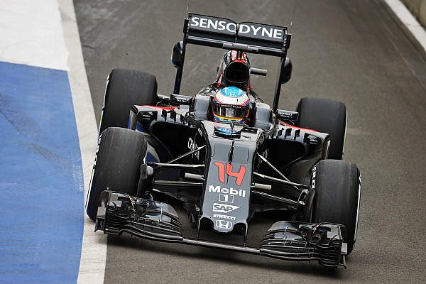 Alonso é o mais rápido em manhã de teste em Silverstone