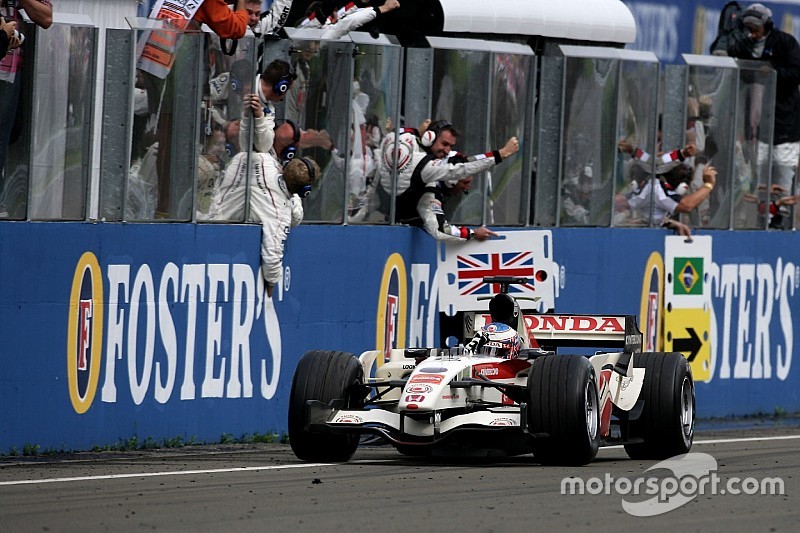 Hongrie 2006 - Button enfin dans le cercle des vainqueurs