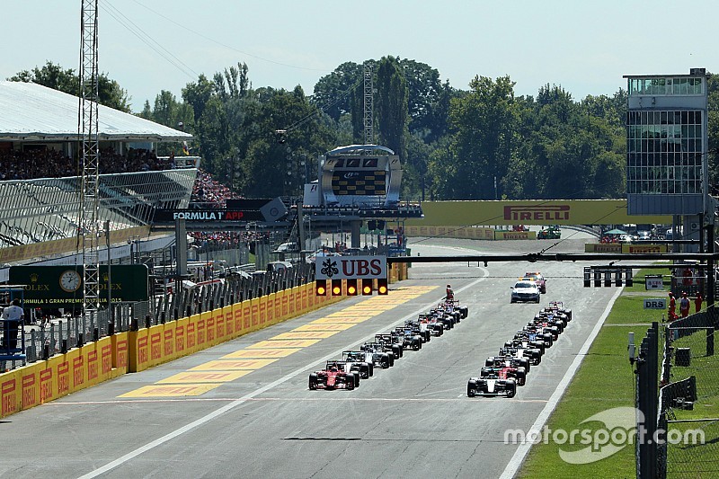 Inicio: Lewis Hamilton, Mercedes AMG F1 W06 lider