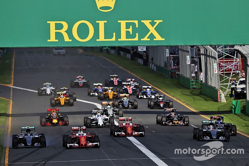 Sebastian Vettel, Ferrari SF16-H leads at the start of the race