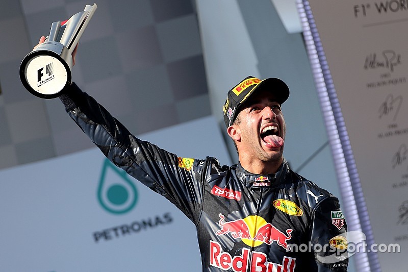 Podio: ganador de la carrera Daniel Ricciardo, Red Bull Racing