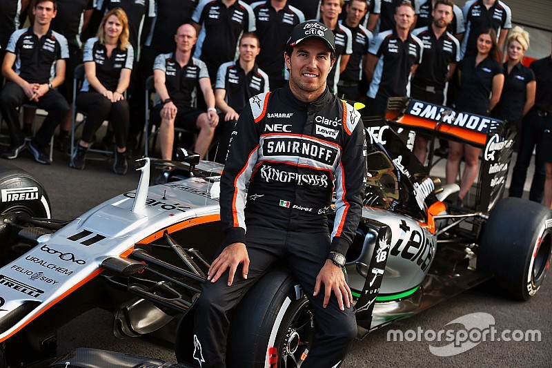 Sergio Perez, Sahara Force India F1 at a team photograph