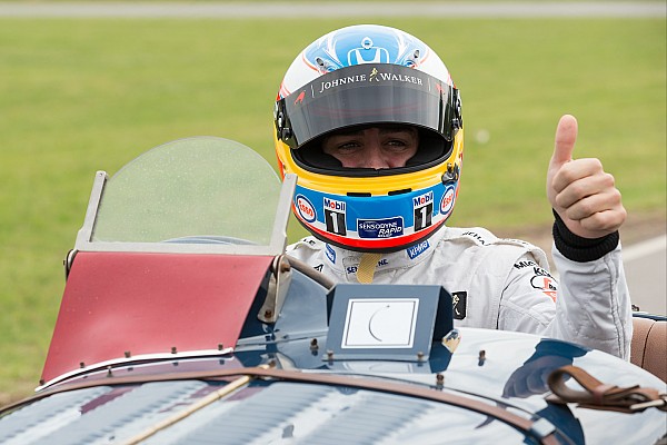 Alonso brome&oacute; con Sainz: "Te quiero mucho, pero la pr&oacute;xima voy a por ti"