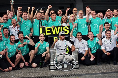 Wolff: "Ook in 2017 staat teambelang boven elk individu"