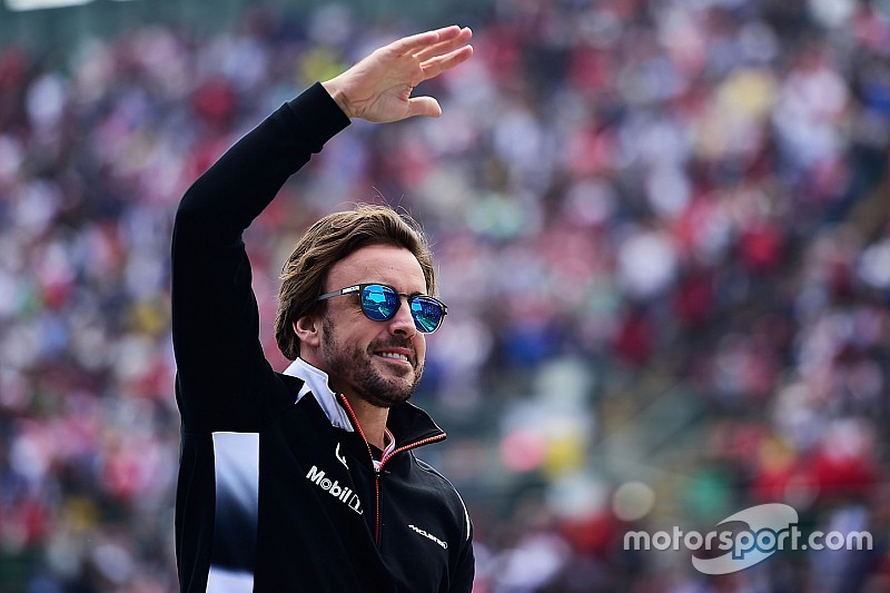 Fernando Alonso, McLaren en el desfile de pilotos