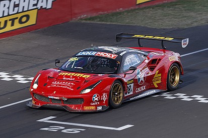 Bathurst 12 Saat: Ferrari kazandı, van Gisbergen kaza yaptı