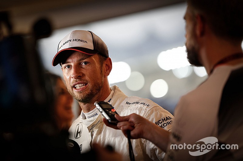 Jenson Button, McLaren con los medios