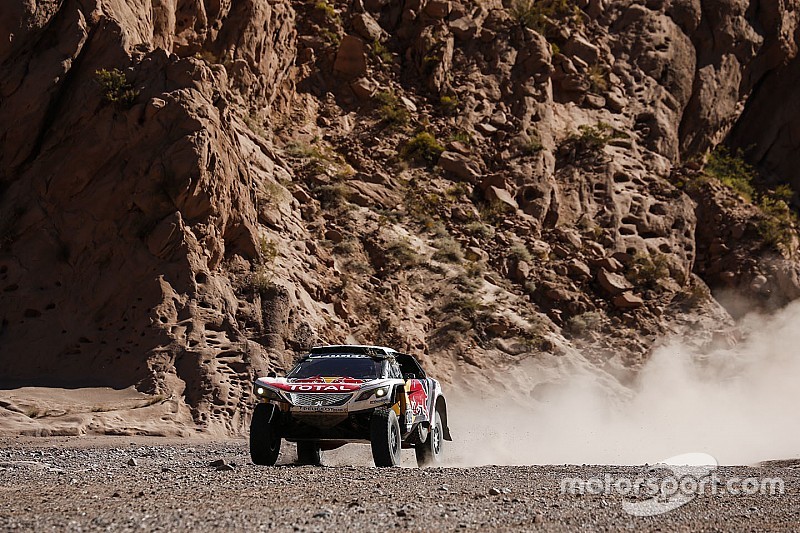 Loeb: Peugeot 2018 sonrası Dakar'dan çekilebilir