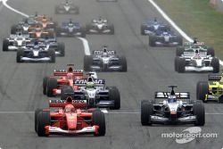 Start: Michael Schumacher, Ferrari F2001; Mika Häkkinen, McLaren MP4-16