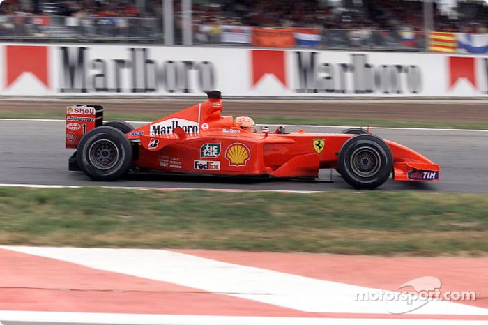 Em 2001, Michael Schumacher venceu pela primeira vez pela Ferrari com motor V10, porém somente com 8 cilindros estavam funcionando em prova com chuva.