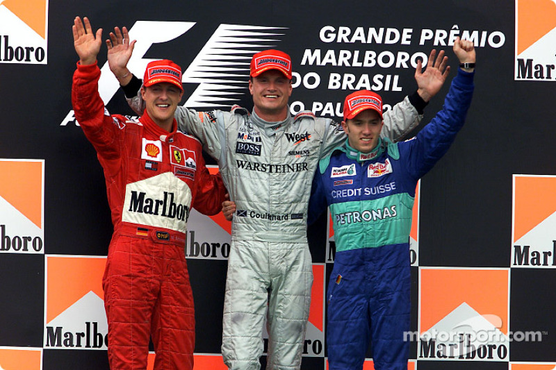 2001. Інтерлагос. Подіум: 1. Девід Култхард, McLaren Mercedes. 2. Міхаель Шумахер, Ferrari. 3. Нік Хайдфельд, Sauber Petronas