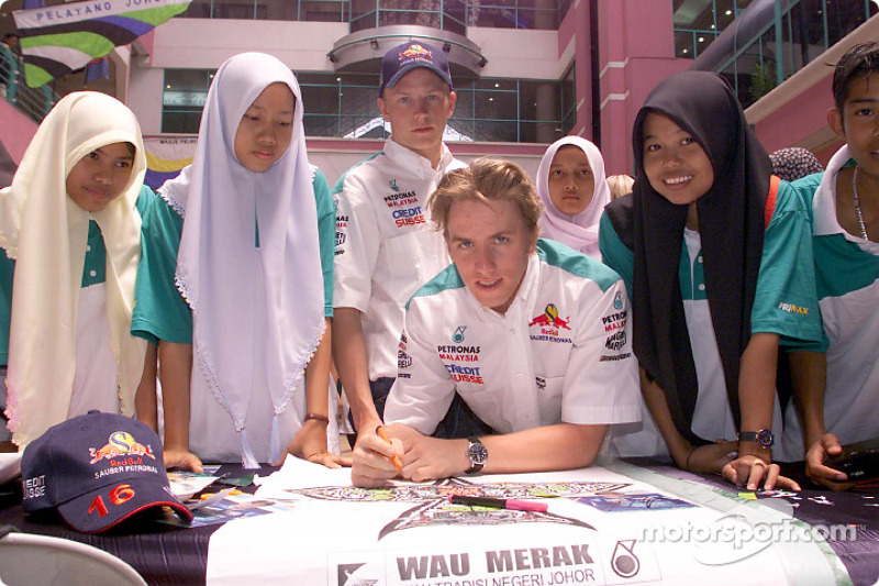 Sauber Petronas team in Johor Bahru: Kimi Raikkonen and Nick Heidfeld